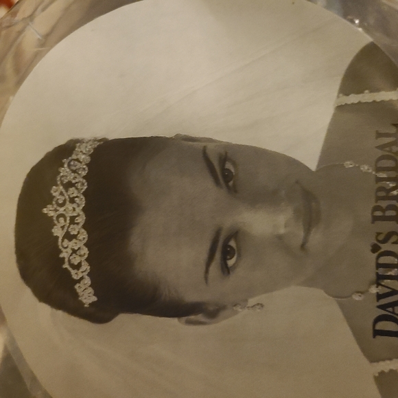 Beautiful tiara - Picture 2 of 4